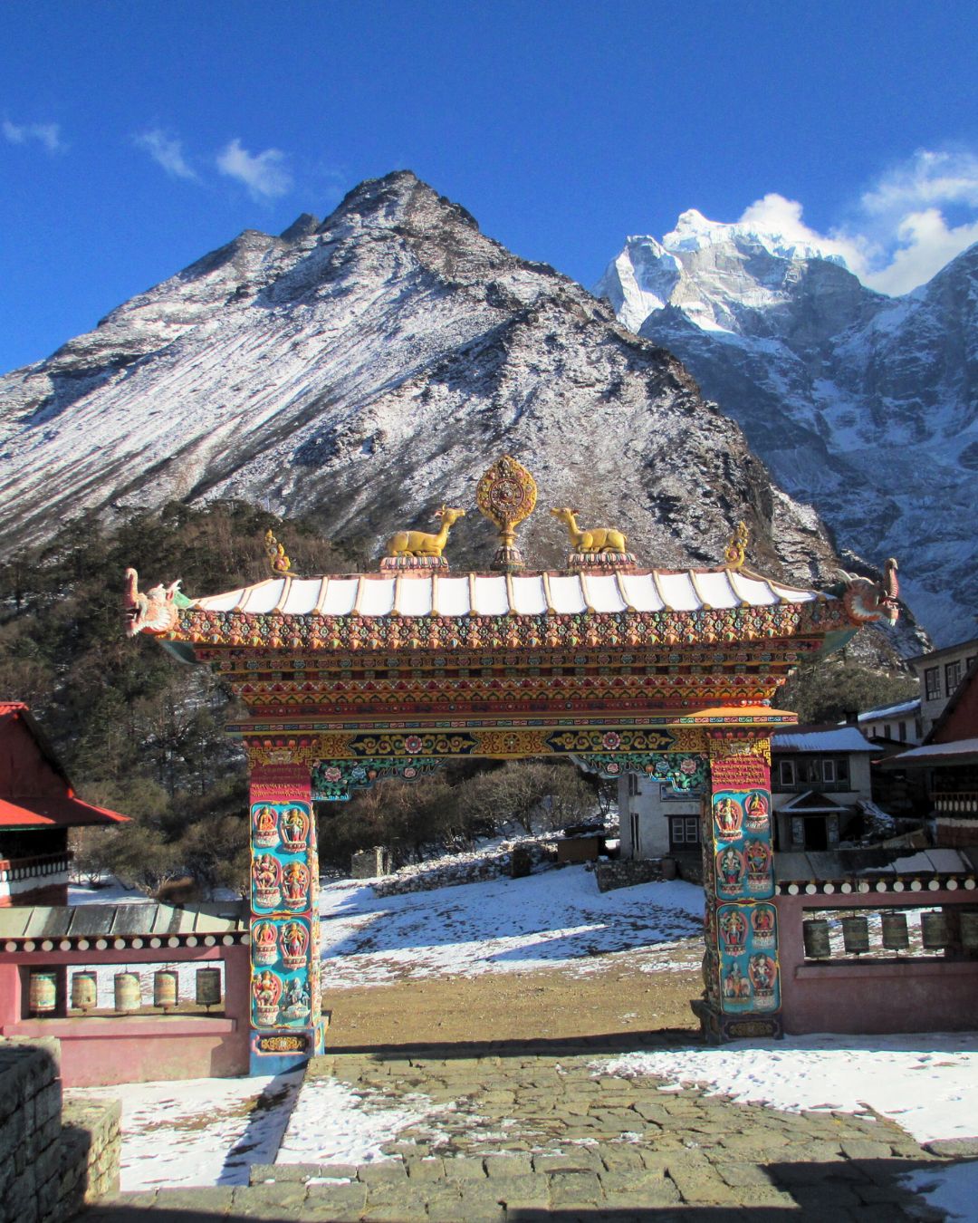 Mount Everest view from the trekking trail