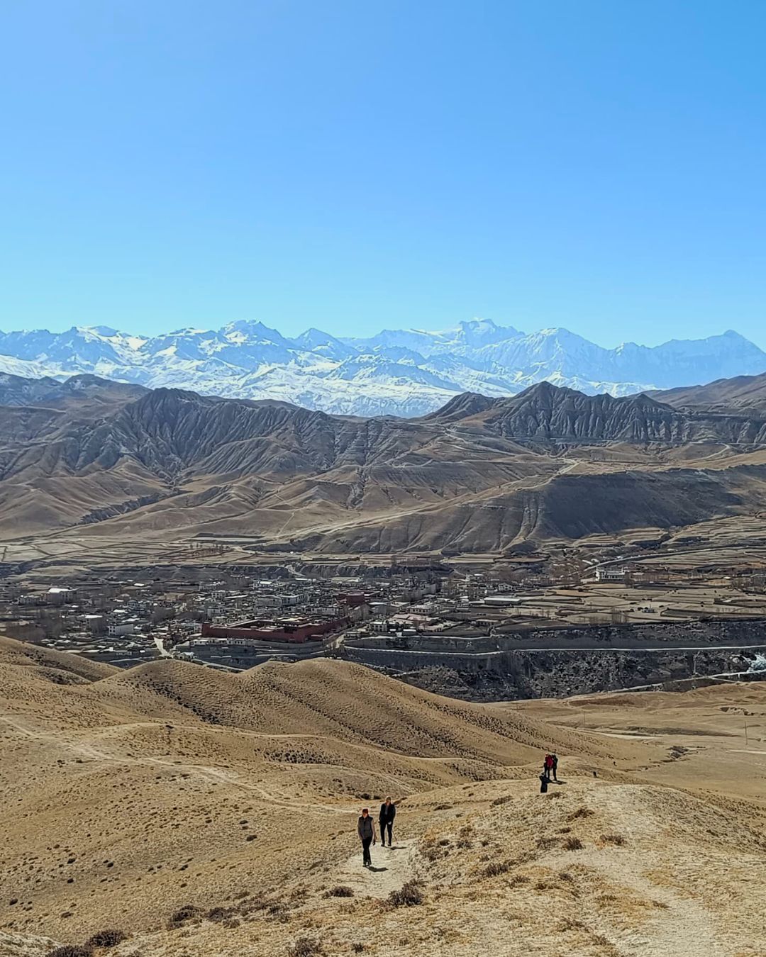 Arid desert landscape with blue skies in Lower Mustang trek