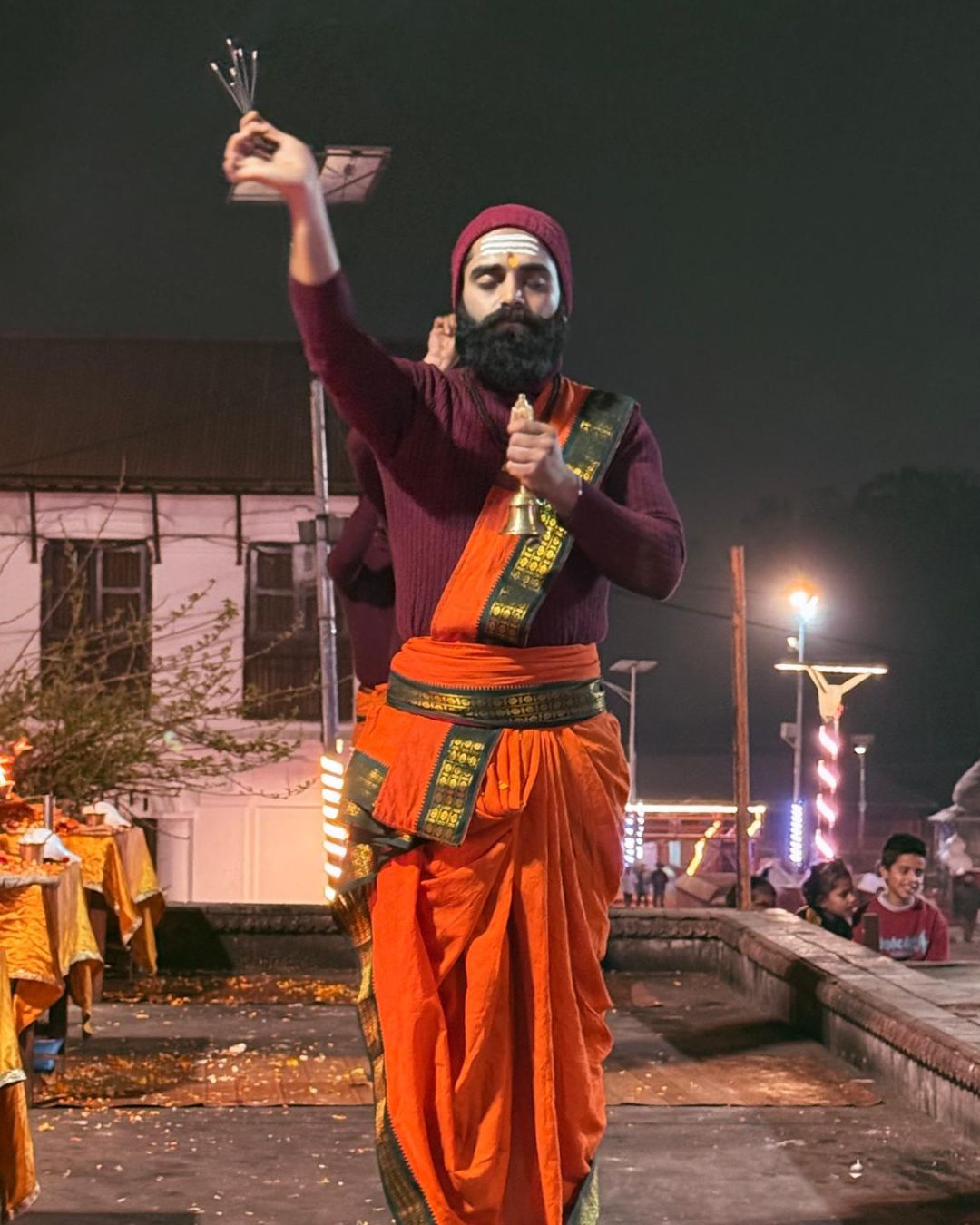 Priests performing Sandhya Aarati ritual Pashupati